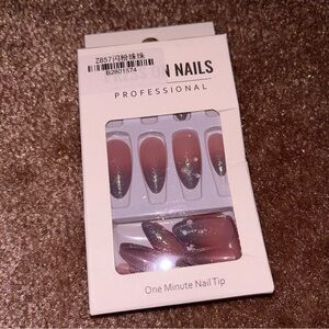Press on nails